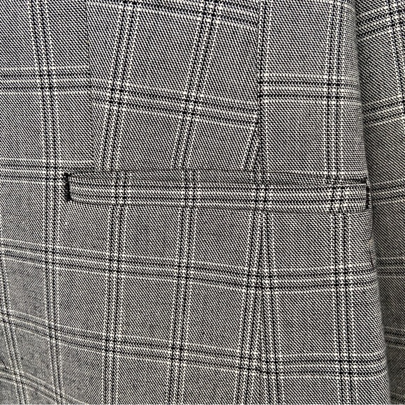 BANANA REPUBLIC CLASSIC FIT GREY/BLACK PLAID JACKET/BLAZER, FULLY LINED, SIZE 6 - Picture 5 of 10